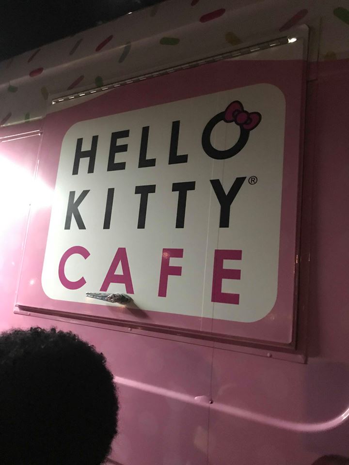 Hello Kitty truck!